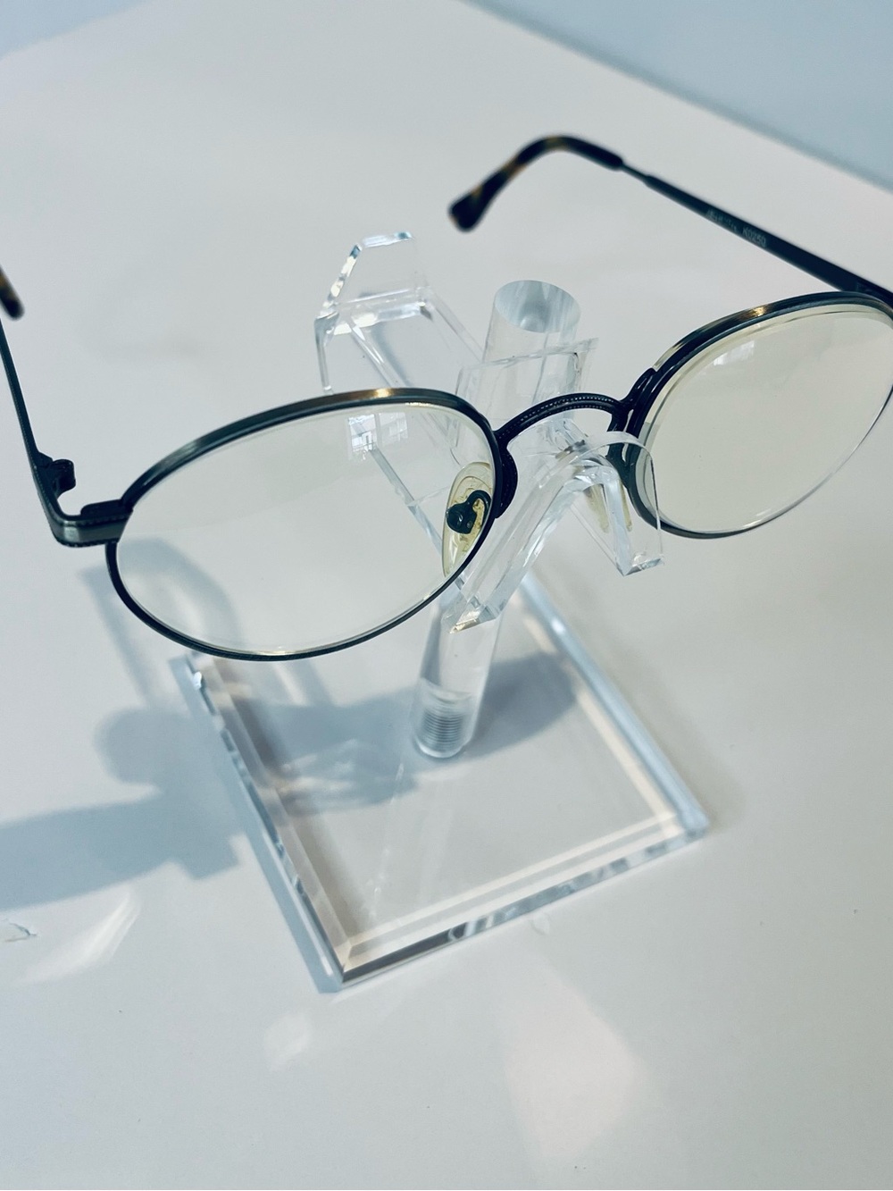 DKNY Vintage Oval Eyeglasses KO250 Minimalist Metal Frame Y2K Unisex